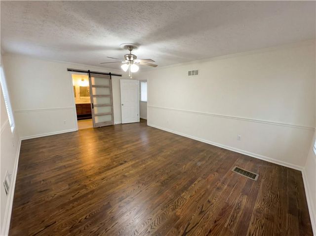 124 Creekview Drive, Woodstock, GA 30188