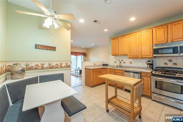 10323 Warrens Way, Wanaque, NJ 07465