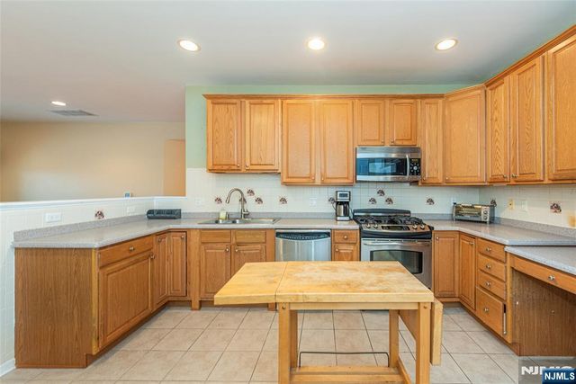 10323 Warrens Way, Wanaque, NJ 07465