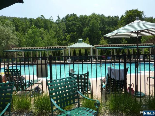 10323 Warrens Way, Wanaque, NJ 07465