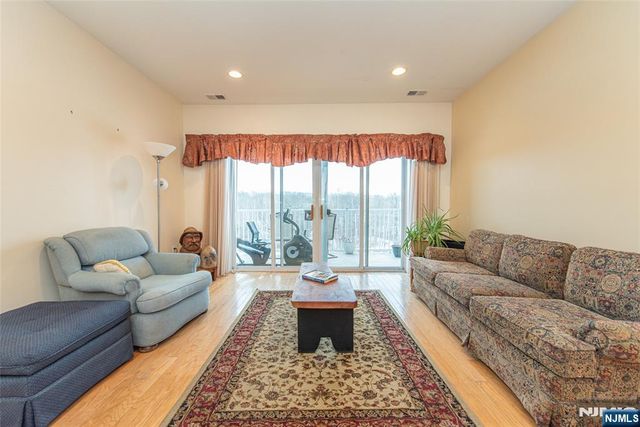 10323 Warrens Way, Wanaque, NJ 07465