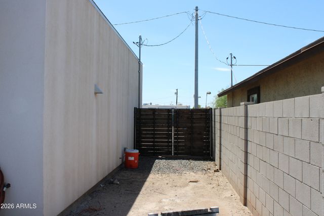 1233 S 15TH Drive, Phoenix, AZ 85007