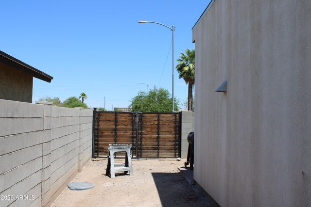 1233 S 15TH Drive, Phoenix, AZ 85007