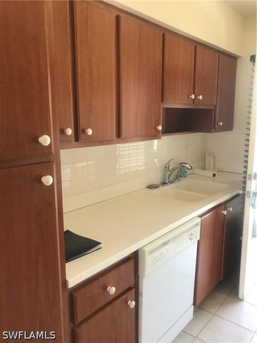 216 Banyan BLVD 216, Naples, FL 34102