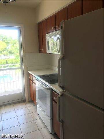 216 Banyan BLVD 216, Naples, FL 34102