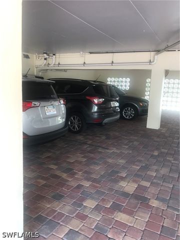 216 Banyan BLVD 216, Naples, FL 34102