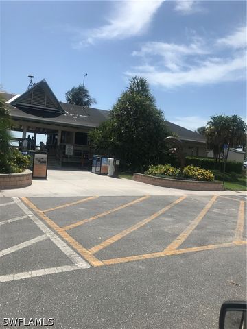 216 Banyan BLVD 216, Naples, FL 34102