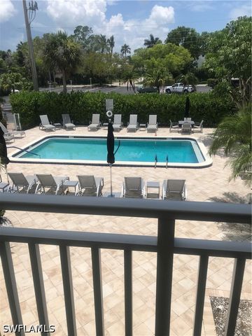 216 Banyan BLVD 216, Naples, FL 34102