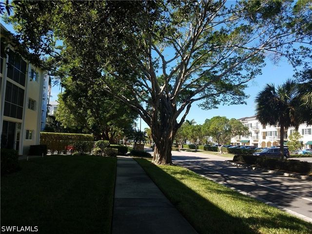 216 Banyan BLVD 216, Naples, FL 34102