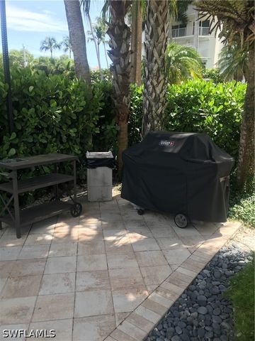 216 Banyan BLVD 216, Naples, FL 34102