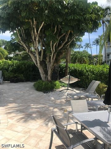 216 Banyan BLVD 216, Naples, FL 34102