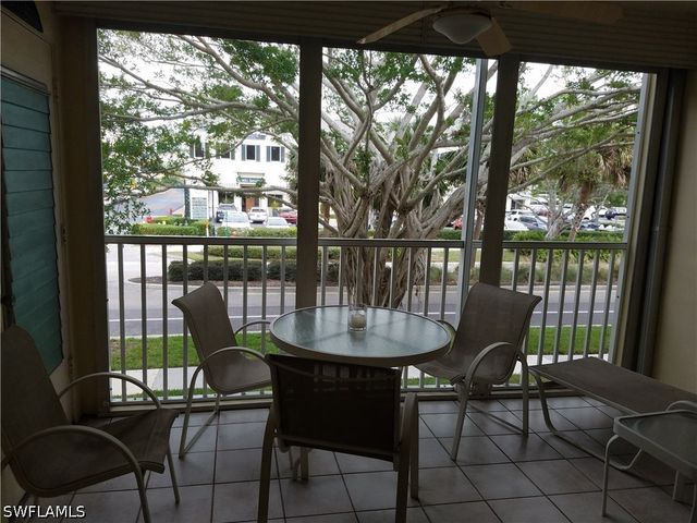 216 Banyan BLVD 216, Naples, FL 34102