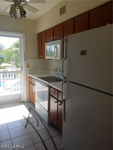 216 Banyan BLVD 216, Naples, FL 34102