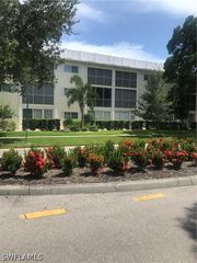 216 Banyan BLVD 216, Naples, FL 34102