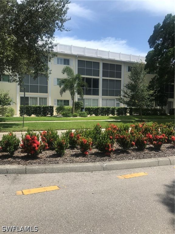 216 Banyan BLVD 216, Naples, FL 34102