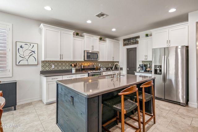 3748 W BINGHAM Drive, New River, AZ 85087