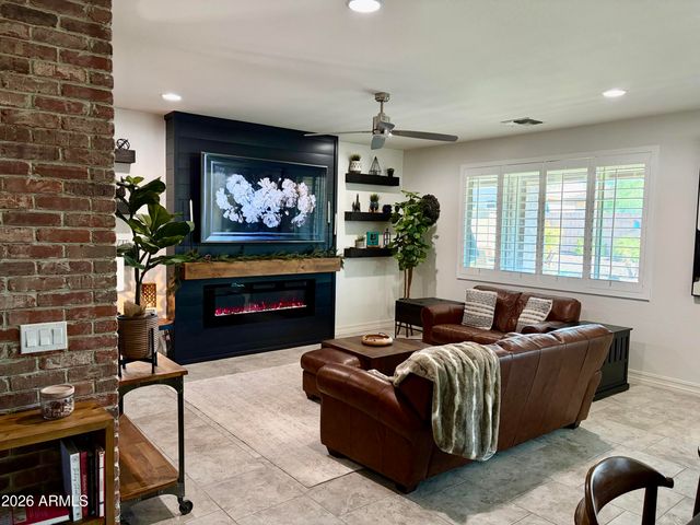 3748 W BINGHAM Drive, New River, AZ 85087