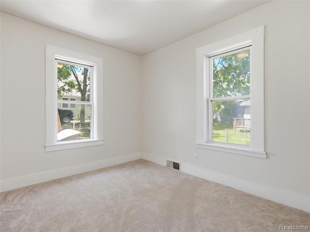 290 S Paddock Street, Pontiac, MI 48342