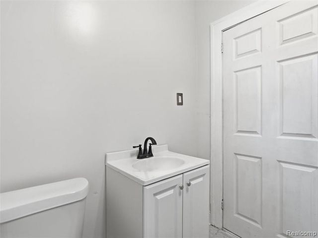 290 S Paddock Street, Pontiac, MI 48342