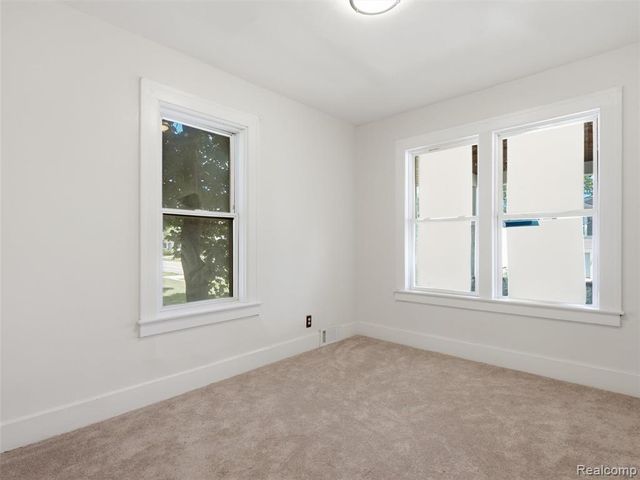 290 S Paddock Street, Pontiac, MI 48342