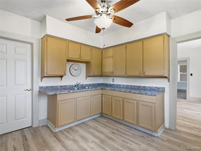 290 S Paddock Street, Pontiac, MI 48342