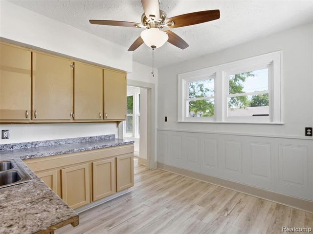 290 S Paddock Street, Pontiac, MI 48342