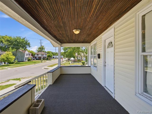 290 S Paddock Street, Pontiac, MI 48342