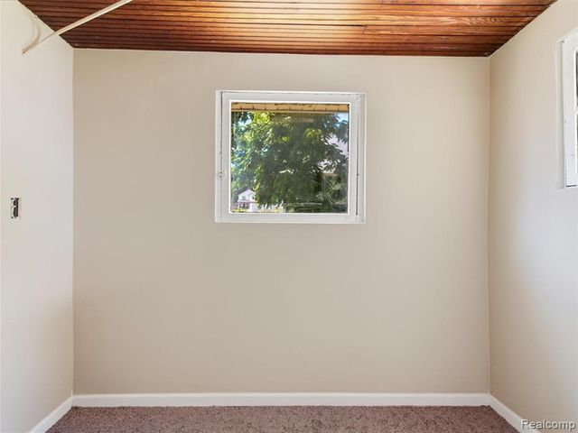 290 S Paddock Street, Pontiac, MI 48342