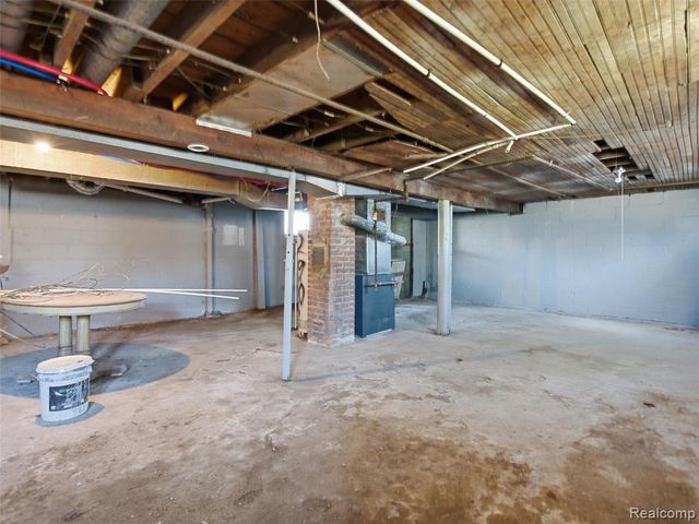 290 S Paddock Street, Pontiac, MI 48342