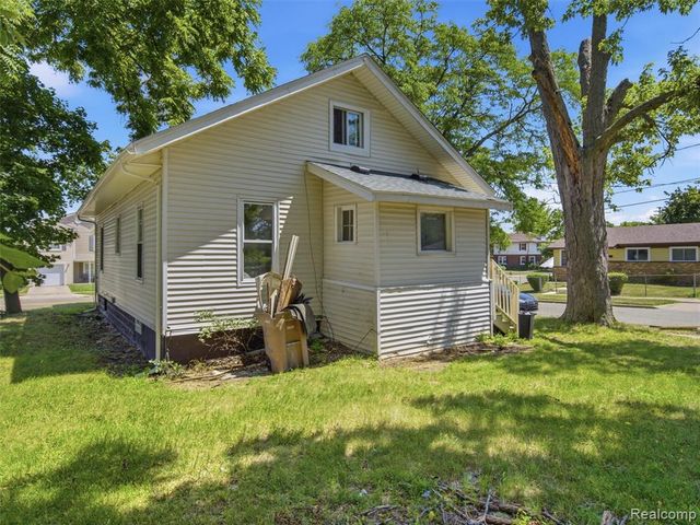 290 S Paddock Street, Pontiac, MI 48342