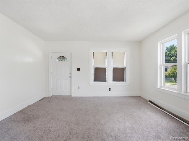 290 S Paddock Street, Pontiac, MI 48342