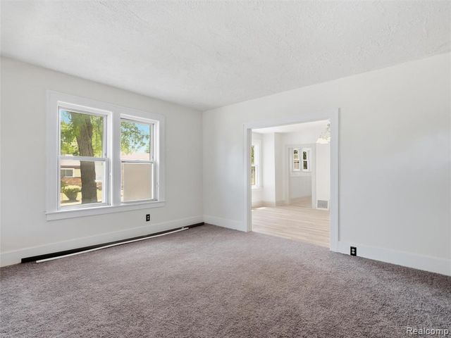 290 S Paddock Street, Pontiac, MI 48342
