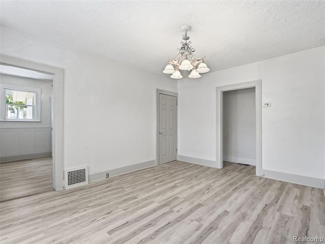 290 S Paddock Street, Pontiac, MI 48342