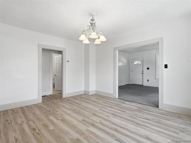 290 S Paddock Street, Pontiac, MI 48342