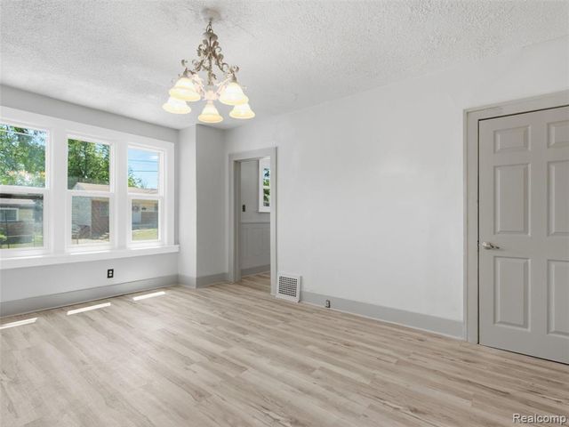 290 S Paddock Street, Pontiac, MI 48342