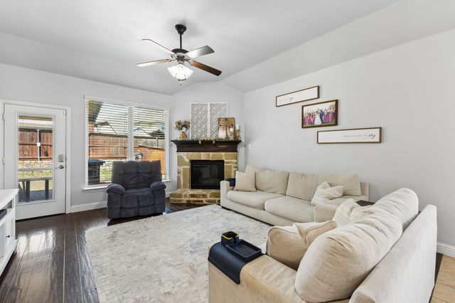 916 Llano Falls Drive, Mckinney, TX 75071