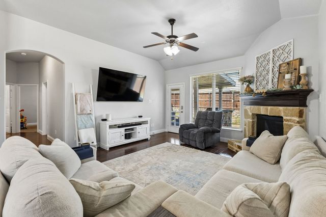 916 Llano Falls Drive, Mckinney, TX 75071