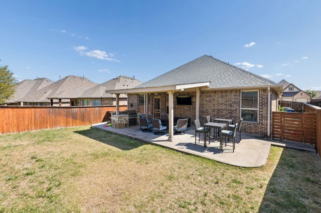 916 Llano Falls Drive, Mckinney, TX 75071