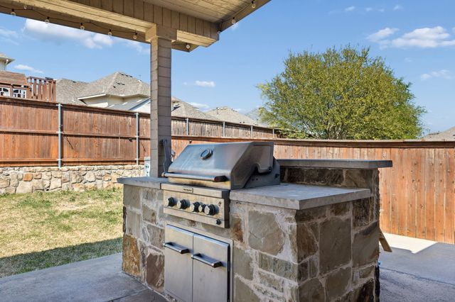 916 Llano Falls Drive, Mckinney, TX 75071