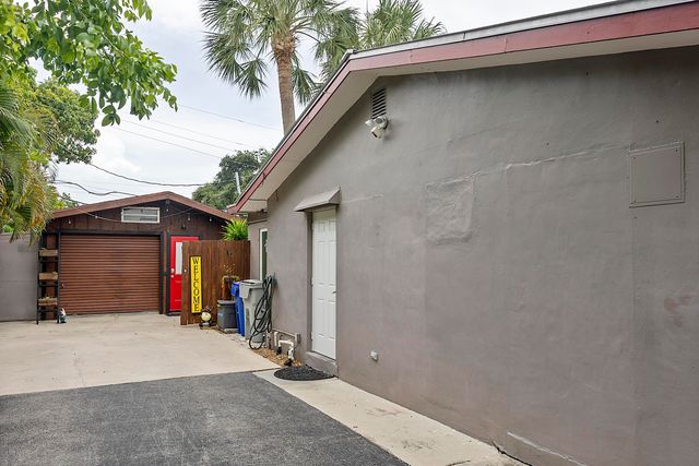 830 SW 1st Avenue, Pompano Beach, FL 33060