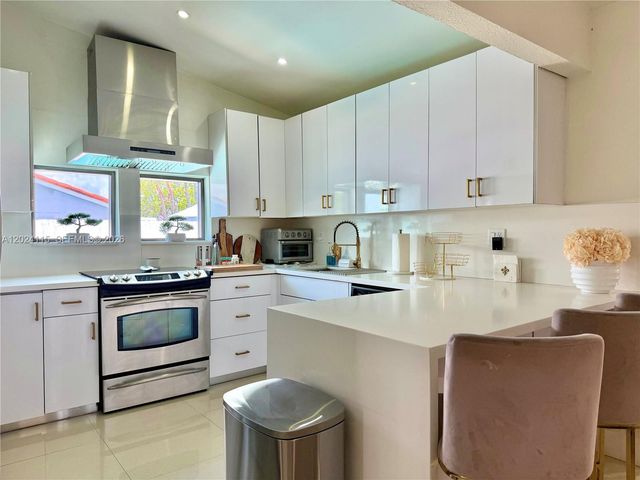 12701 NW 9th St, Miami, FL 33182
