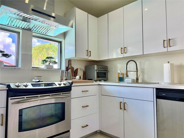 12701 NW 9th St, Miami, FL 33182