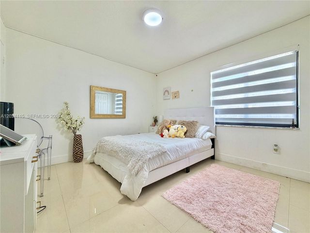12701 NW 9th St, Miami, FL 33182
