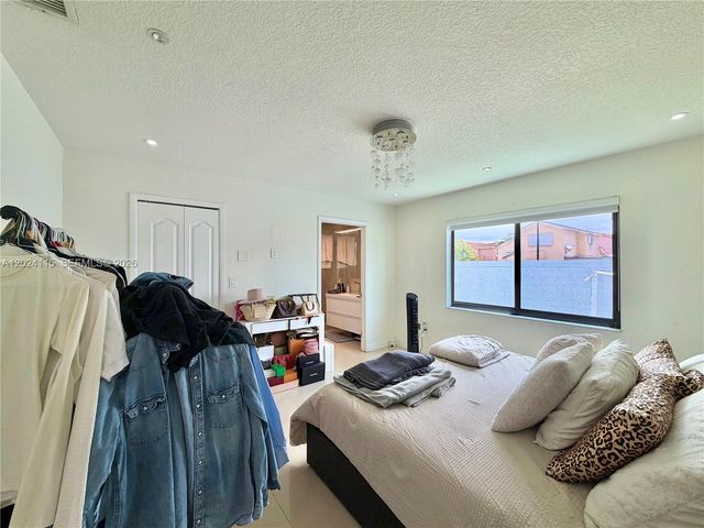 12701 NW 9th St, Miami, FL 33182