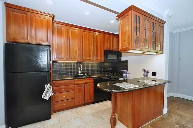 6 Midland Gardens 3D, Bronxville, NY 10708