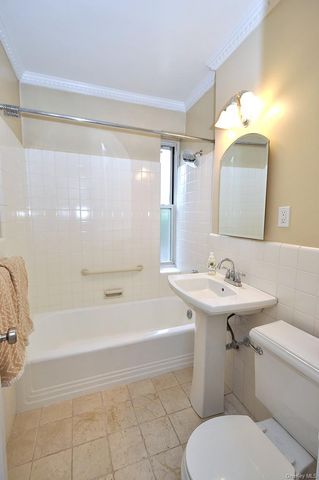 6 Midland Gardens 3D, Bronxville, NY 10708