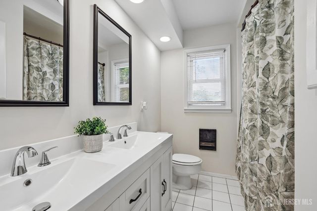 18 Carlton Avenue, Monroe, NJ 08331