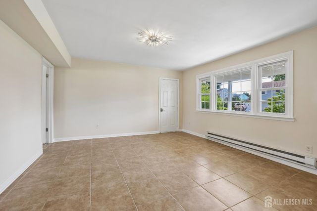 18 Carlton Avenue, Monroe, NJ 08331