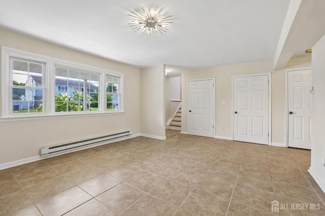 18 Carlton Avenue, Monroe, NJ 08331