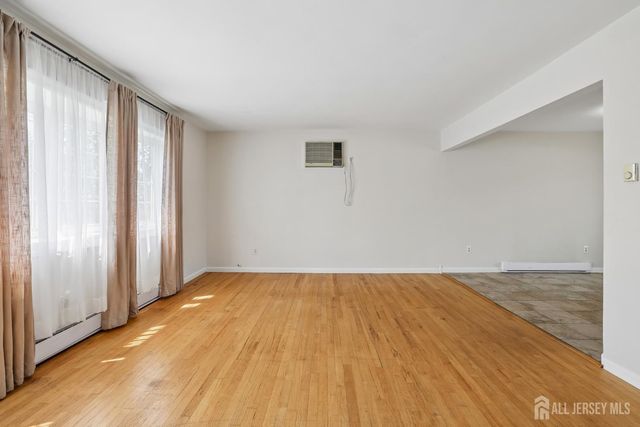 18 Carlton Avenue, Monroe, NJ 08331